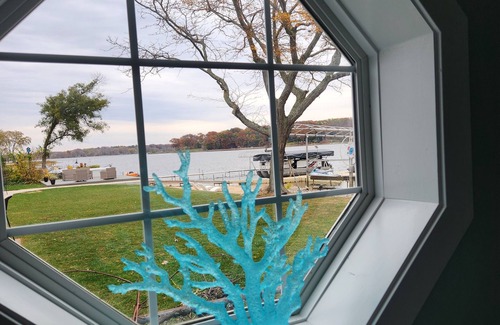 Muskegon Heights Cabaña | Charming 2-bedroom waterfront cottage with AC & WiFi located in Norton Shores.