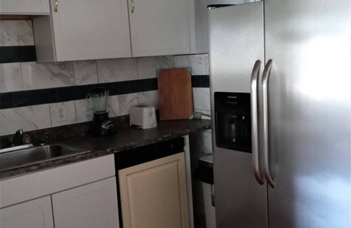 Pinellas Park Cabaña | Charming 2-bedroom cottage in enjoyable Pinellas Park with AC, WiFi, and more