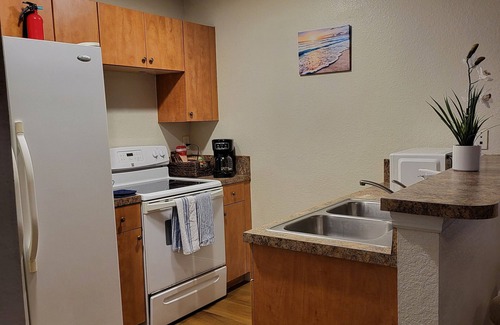 Riviera Beach Casa | Charming 2-bedroom townhome with AC and WiFi in Riviera Beach