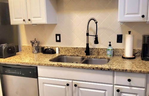 Sandy Springs Casa | Charming 2-bedroom townhome in Sandy Springs with fitness room, AC