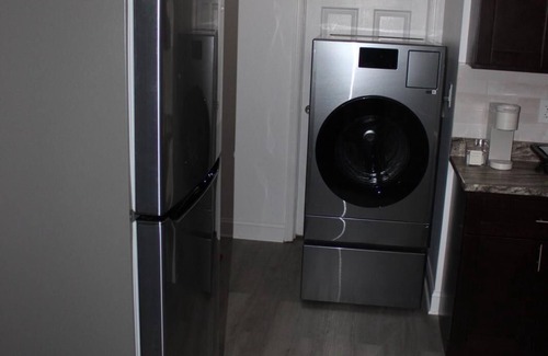 West New York Apartamento | Charming 2-bedroom apartment in fabulous West New York with WiFi, AC
