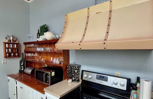 Winter Garden Cabaña | Charming 2-bedroom cottage in enchanting Winter Garden with AC, WiFi