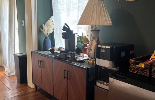 Abingdon Casa | Charming 2 bedroom 1 bathroom. Prime location in Abingdon's Historic District.