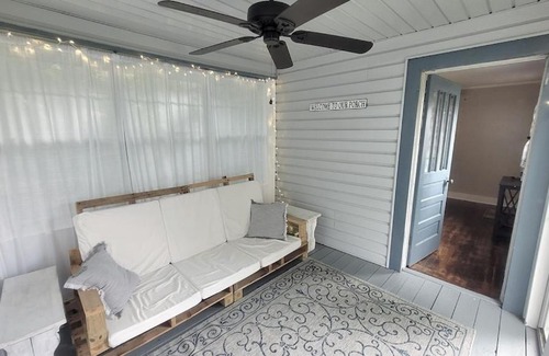 Mount Airy Casa | Charming 2 Bedroom 1 Bath Farm Style House