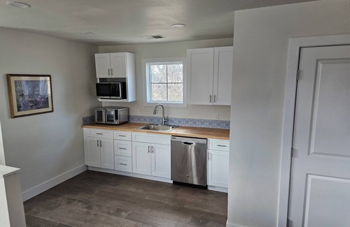 University Park Casa | Charming 2-bedroom 2 Bath Second Story of Home, with AC, WiFi in amazing Denver