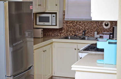 Bayville Apartamento | Charming 2-bedroom, 2 bathroom apt with A/C and Wifi in Bridgetown near beach.