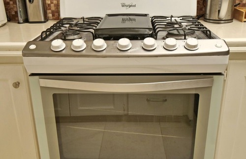 Bayville Apartamento | Charming 2-bedroom, 2 bathroom apt with A/C and Wifi in Bridgetown near beach.
