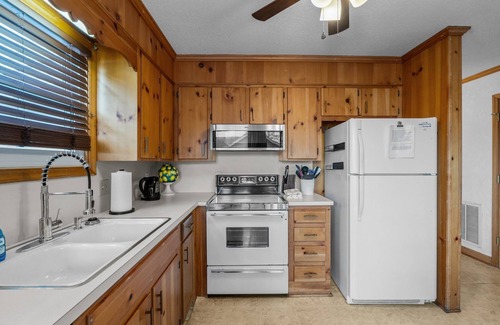 Olivia Apartamento | Charming 2-bedroom, 2 bth apartment with water views, golf, quiet community