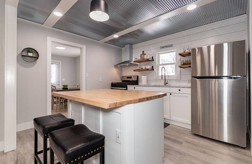 Willoughby Casa | Charming 2 bedroom, 2 bathroom home.