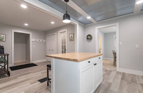 Willoughby Casa | Charming 2 bedroom, 2 bathroom home.