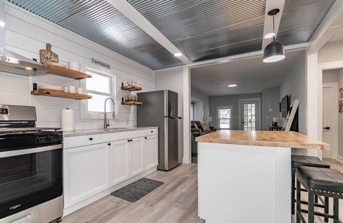 Willoughby Casa | Charming 2 bedroom, 2 bathroom home.