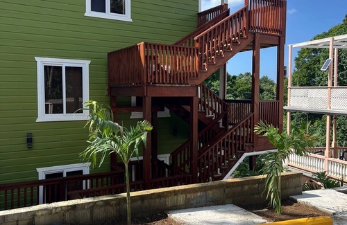 Half Moon Bay Apartamento | Charming 2-bedroom, 3 bed apartment, AC, WiFi, free parking in lovely West End