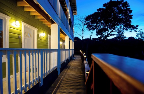 Half Moon Bay Apartamento | Charming 2-bedroom, 3 bed apartment, AC, WiFi, free parking in lovely West End