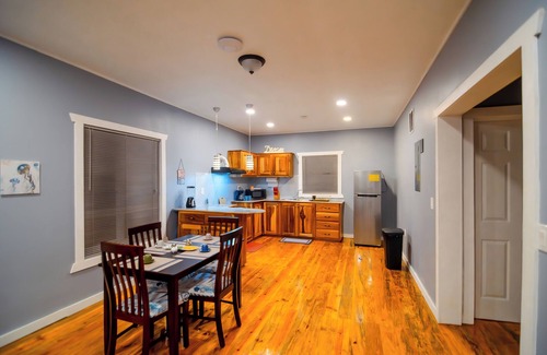 Half Moon Bay Apartamento | Charming 2-bedroom, 3 beds apartment, AC, WiFi ,free parking in lovely West End