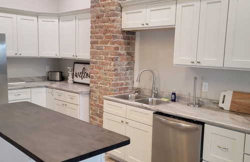 Oak Harbor Apartamento | Charming 2-bedroom apartment in downtown Oak Harbor!