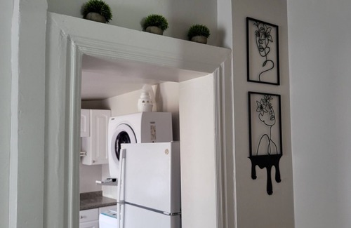 Hamilton District Apartamento | Charming 2-bedroom apartment with WiFi, AC in serene Allentown