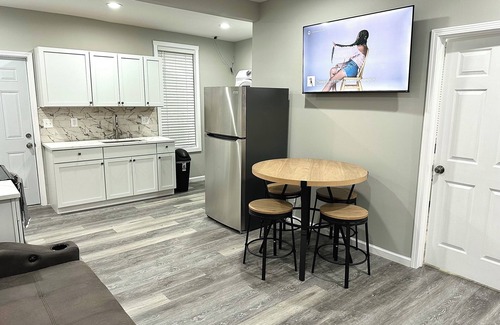 Baltimore Apartamento | Charming 2-bedroom apartment in cool Baltimore with AC, WiFi