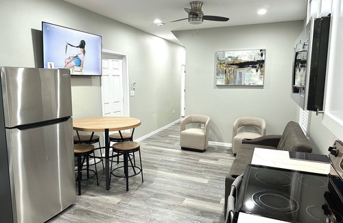Baltimore Apartamento | Charming 2-bedroom apartment in cool Baltimore with AC, WiFi
