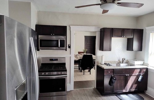 Cleveland Apartamento | Charming 2-bedroom apartment with AC; near hospitals and Case Western