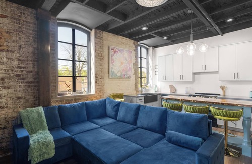 Covington Apartamento | Charming 2-bedroom apartment with AC, WiFi in the Heart of Covington Square