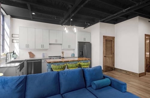 Covington Apartamento | Charming 2-bedroom apartment with AC, WiFi in the Heart of Covington Square