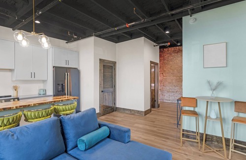 Covington Apartamento | Charming 2-bedroom apartment with AC, WiFi in the Heart of Covington Square