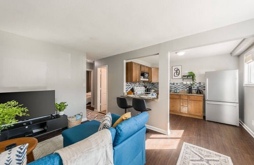 Riverside Apartamento | Charming 2-bedroom apt in quiet Riverside in between airport and Kansas City