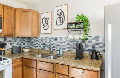 Riverside Apartamento | Charming 2-bedroom apt in quiet Riverside in between airport and Kansas City