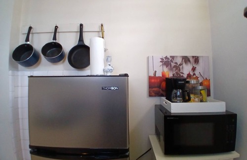 Rio Piedras Apartamento | Charming 2-bedroom apartment in delightful San Juan with AC, WiFi.