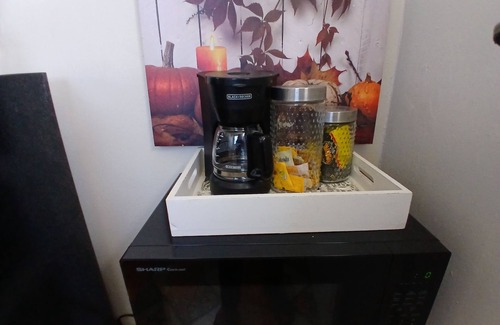 Rio Piedras Apartamento | Charming 2-bedroom apartment in delightful San Juan with AC, WiFi.