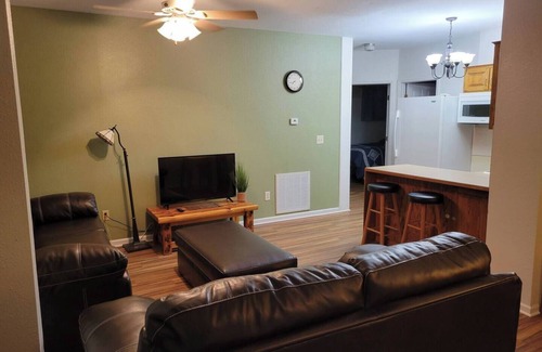 Carthage Apartamento | Charming 2-bedroom apartment with WiFi, AC next to Carthage Square and Route 66