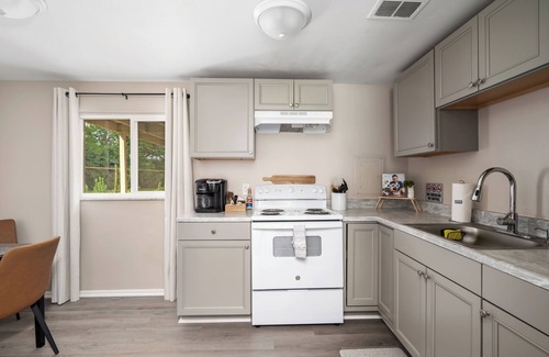 Columbus Apartamento | Charming 2-bedroom apartment with AC, WiFi near OSU and Hospitals