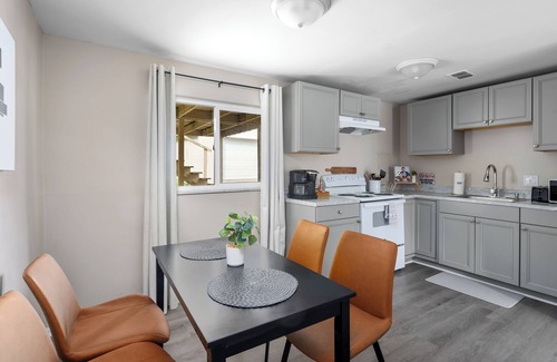 Columbus Apartamento | Charming 2-bedroom apartment with AC, WiFi near OSU and Hospitals