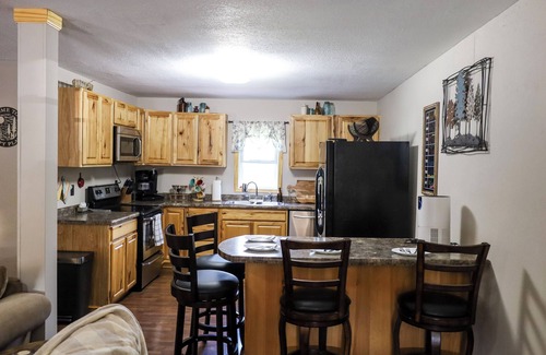 Eminence Apartamento | Charming 2-bedroom apartment on Main Street 1 mile from Jacks Fork River