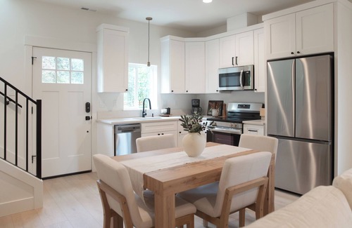 Garden Home-Whitford Apartamento | Charming 2-bedroom apartment in fabulous Portland with WiFi
