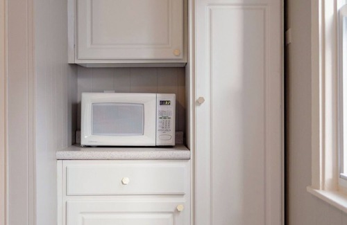 East End Apartamento | Charming 2-bedroom apartment with AC, WiFi in fabulous Portland