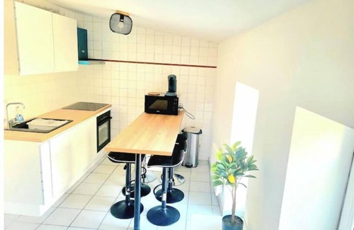 Chateauvert Apartamento | Charming 2-bedroom apartment 400m from station center