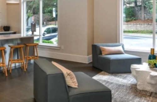 Lindridge-Martin Manor Apartamento | Charming 2-bedroom apartment in Buckhead ! Very safe location, free parking