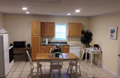Cochran Apartamento | Charming 2-bedroom apartment with WiFi, AC in peaceful Cochran