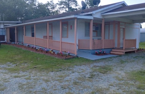 Cochran Apartamento | Charming 2-bedroom apartment with WiFi, AC in peaceful Cochran