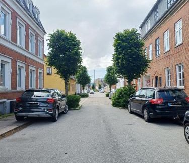 Hjørring Apartamento | Charming 2 bedroom apartment free parking