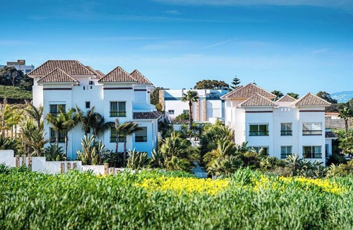 Mnar Apartamento | Charming 2-bedroom apartment in serene Tanger with AC