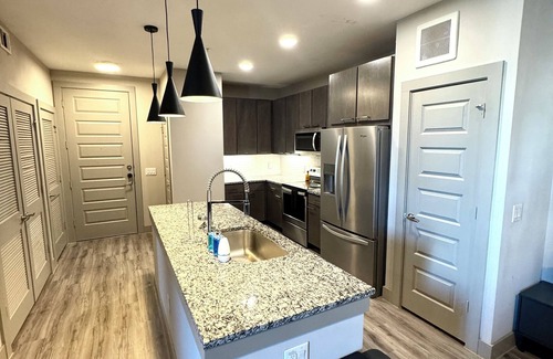 Pleasant Valley Apartamento | Charming 2-bedroom apartment with balcony, and fitness room in marvelous Austin