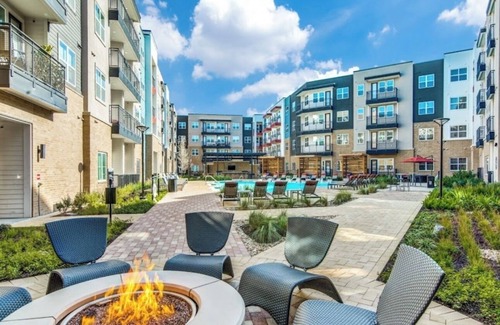 Pleasant Valley Apartamento | Charming 2-bedroom apartment with balcony, and fitness room in marvelous Austin