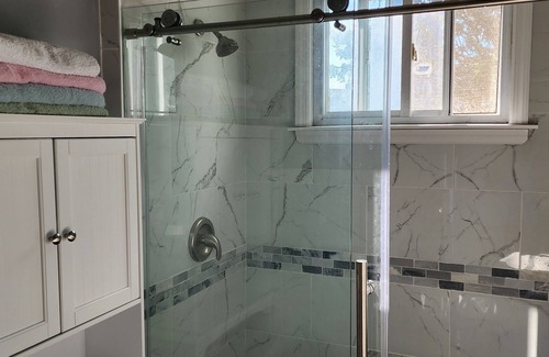 Inwood Apartamento | Charming 2-bedroom apartment in fabulous Inwood with AC, WiFi