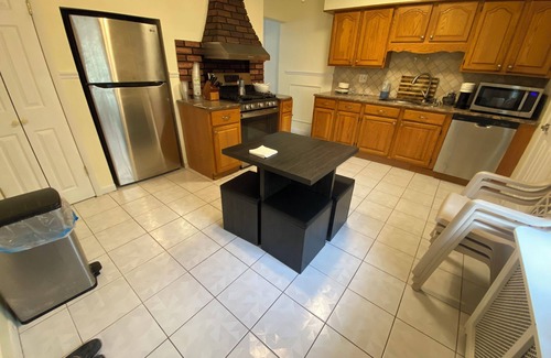 North Ironbound Apartamento | Charming 2-bedroom apartment with WiFi, AC in the Ironbound Section of Newark