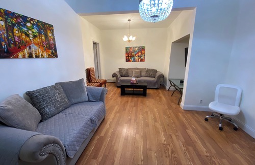 North Ironbound Apartamento | Charming 2-bedroom apartment with WiFi, AC in the Ironbound Section of Newark