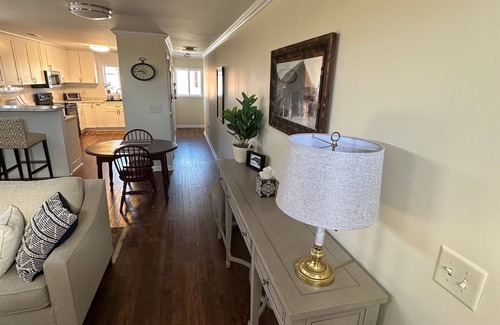 Newton Apartamento | Charming 2-bedroom apartment located on Main Street in The Heart of Catawba Co.