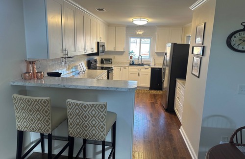 Newton Apartamento | Charming 2-bedroom apartment located on Main Street in The Heart of Catawba Co.