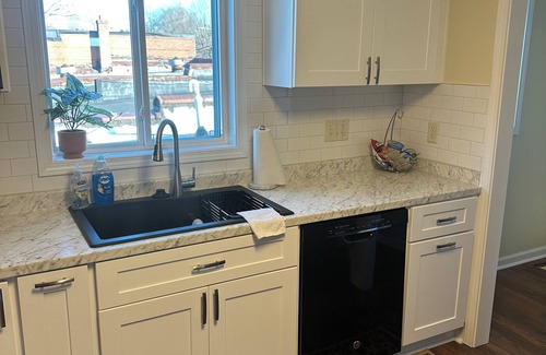 Newton Apartamento | Charming 2-bedroom apartment located on Main Street in The Heart of Catawba Co.